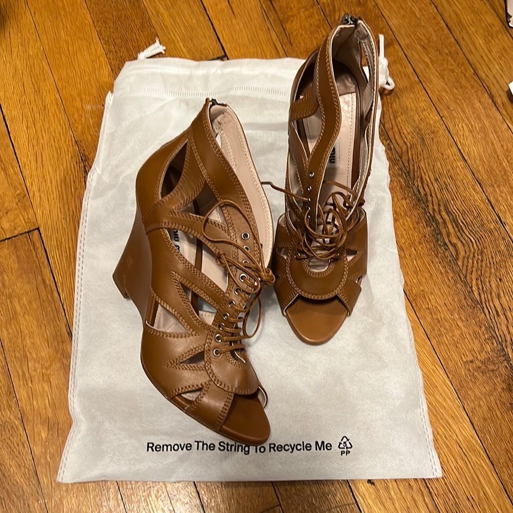 Mui Mui tan wedges